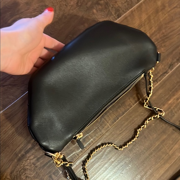 Tory Burch Black Quilted Crossbody Bag with Gold Chain - Picture 6 of 6